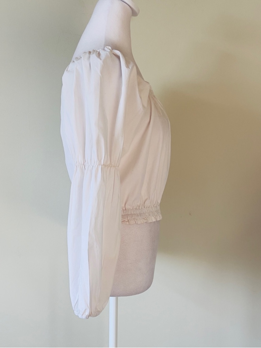 Off-Shoulder Smocked Waist Long Sleeve Women's Top in Light Cream EUC Size S/M - Picture 2 of 3